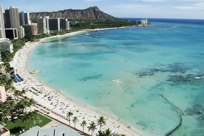 Image de 2 Units in Honolulu - Walk to Waikiki Beach! Sleeps 8.