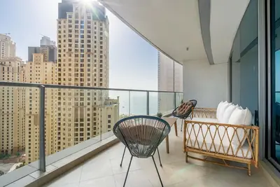Image de GuestReady - Lux home avec balcon vue mer