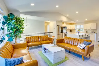 Image de Modern Woodinville Home w/ Hot Tub + Sauna!