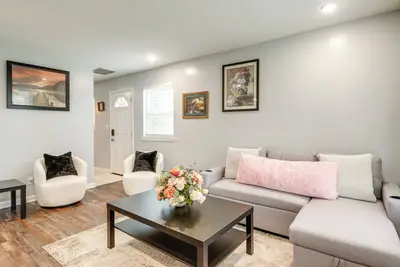 Image de 7 Mi to Louisville: Family-Friendly Jefferson Home
