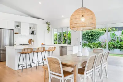 Image de Elevate - a newly built coastal home