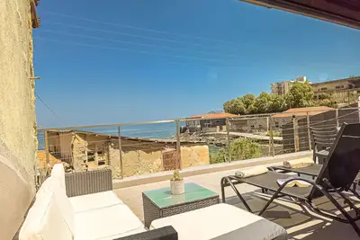Image de Charming Old Tannery House with Spacious Veranda and Stunning Sea View!