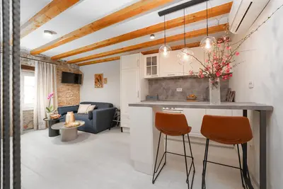 Image de Modern apartment for 2 persons in the Porec old town, only 150m from the beach.