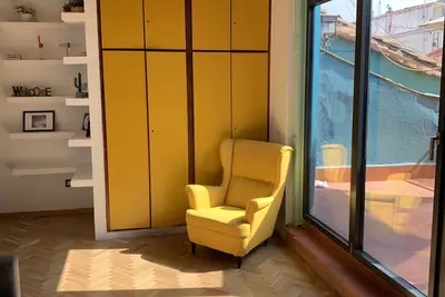 Cozy & sunny attic flat with two terraces next to Sol