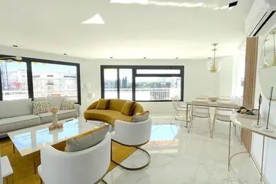 Image de En plein centre de Cannes, derrière le Carlton et  la croisette.