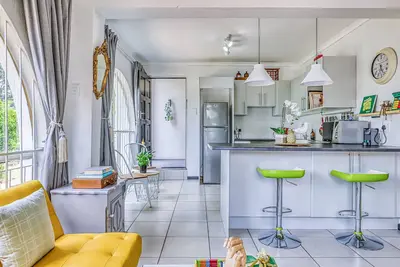 Image de Chic Midtown Studio-1 Bed-solaire-piscine-fibre-samrand