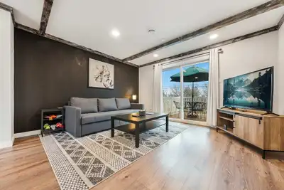 Image de Pet-Friendly Fun Spot Near Lake with Game Room