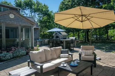 Image de Luxury Outdoor entertaining re-imagined!