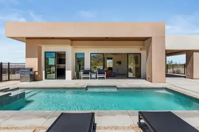Image de Vista B at Panorama Villas by Fieldtrip | Luxury 2br w Pool and Views