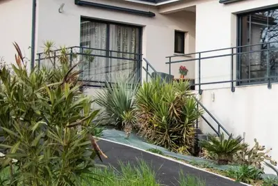 Image de Grande villa avec vue sur la campagne et piscine