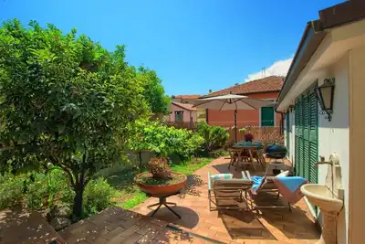 Image de House near downtown with garden box and wi-fi