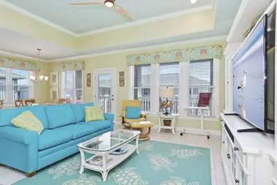 Image de Luxury Ocean Club Condo with Ocean & Sound Views, Pool, Gym & Upscale Amenities