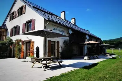 Image de Gite 15 pers, en pleine nature avec piscine