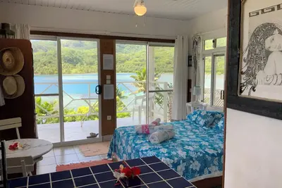 Charmant bungalow au calme, avec vue splendide sur lagon, accès privé lagon.