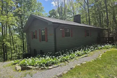 Hawk Ridge Haven | Sleeps 4 | Hiking | Fishing |Community Pool|Fiber Wifi