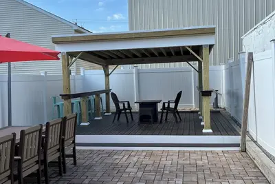 Image de Great Location! Beach Block All New Furniture, Tiki Bar 3 Br, 1. 5 Bath, Sleeps 8