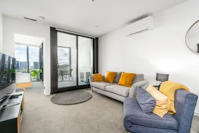 New to Vrbo: Modern Light-Filled Apt in the Heart of Phillip