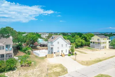 Image de Oceanside classic in the heart of Duck, Nc!