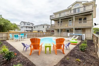 Image de Oceanside Home in Duck with a Private Pool and Hot Tub!