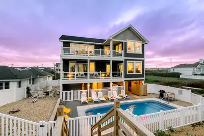 Image de Oceanfront home situated between Kitty Hawk and Duck, Nc!