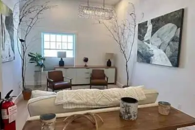 Image de Greensboro Garage Apartment - Newly Renovated
