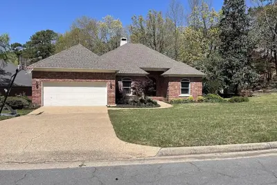Image de Walking distance to community pool & Lr promenade!