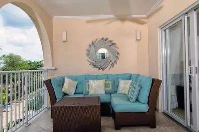 Image de Sapphire Beach Condominiums by Blue Sky Luxury