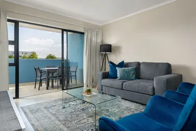 Image de Family Haven In the Heart of Century City | Pool