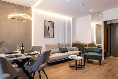 Image de Ultimate luxury on Tsimiski Street:2-Bedroom modern apartment in Thessaloniki