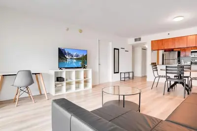 Image de One of Brickell Bay's Best w/ Pool and Gym Access