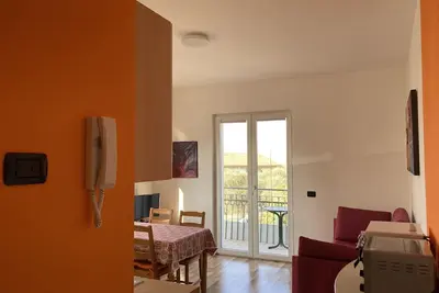 Image de Bikeapt Two-bedroom apartment 3 with lake view and private parking a stone's throw from downtown