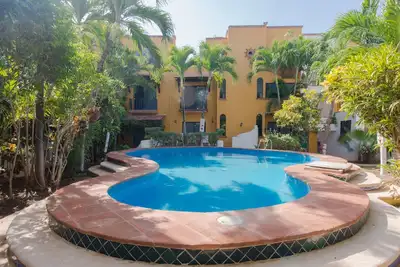 Image de Quaint Hacienda Style apartment. Great Value. .