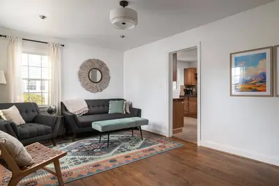 Image de Prime Location, Charming Cottage - 2 Bedroom