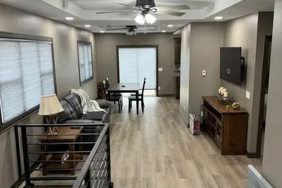 Image de Cozy 3 bedroom house close to Mckennan Park, shopping and downtown entertainment