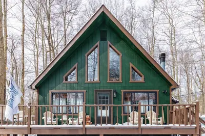 Image de Cozy Chalet Nestled in the Woods by Arrowhead Lake