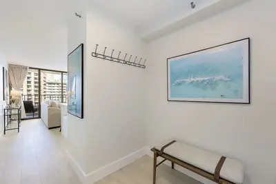 Image de A Modern Mix Waikiki Edition: 1 Br w/ Free Parking