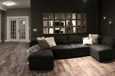 Image de Best downtown location! Stablemaster’s Quarters. Awarded winning! Come see why…