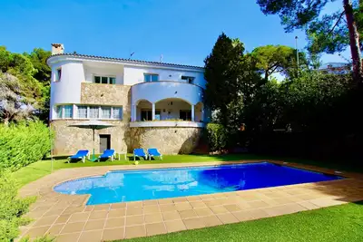 Image de V&V Lloret-Villa Aurora:fantastique villa à 200m. Plage Fenals et piscine privée
