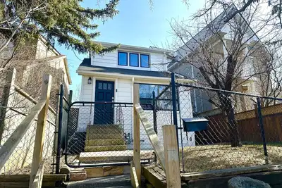 Image de 🏡 Discover Your Toronto Sanctuary! 🌺\n