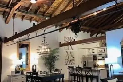 Image de Whole house: Best location!