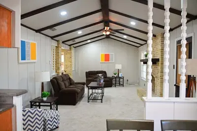 Image de Spacious 4br • Furnished Extended Stay near Randolph Afb • Fast Wi-Fi • W/D • Sa