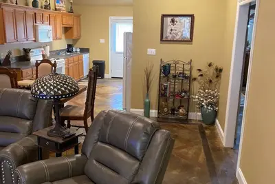 Image de Relax in our beautiful New Orleans themed townhome\n\n