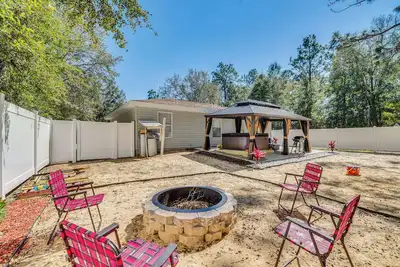 Image de Crystal River Getaway w/ Hot Tub & Fire Pit!