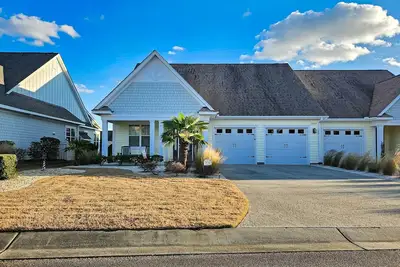 Image de St James quiet home, professionally decorated & near the beach - gas grill & Ac