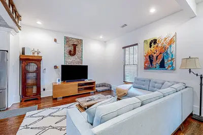 Image de Charming home in front of Adair Park Ii with enclosed backyard, streaming, W/D