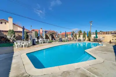 Image de Palmdale Family Home w/ Private Pool & Backyard