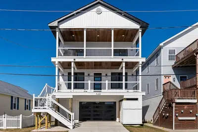 Image de Newly Built West Wildwood Home