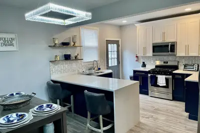 Image de New Luxury 3 Bedroom Private House & Backyard