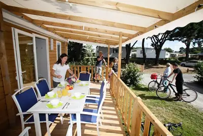 Image de Mobile Home Comfort 22m2 - 2 Schlafzimmer - Halb ĂĽberdachte Terrasse - Tv - GeschirrspĂĽler 4 Personen