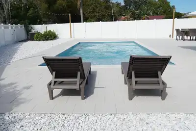 Image de Anna Maria Beaches. Saltwater-heated pool!